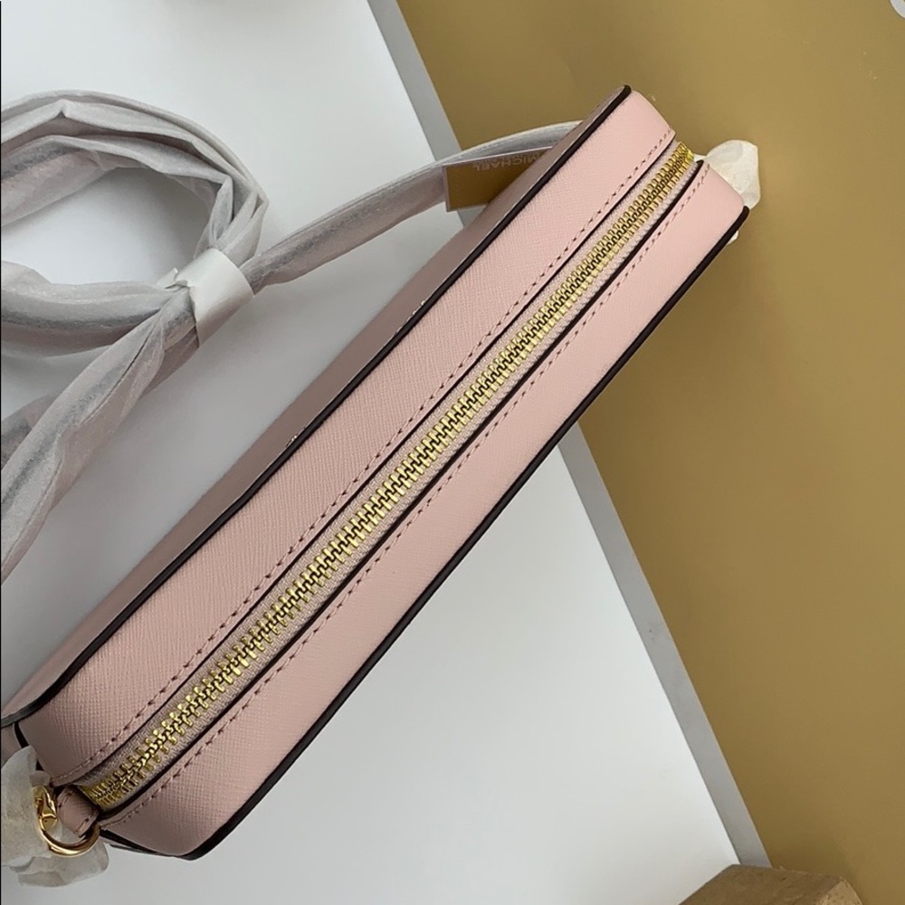 Michael Kors Jet Set Item LG EW CROSSBODY … - Picture 4 of 16